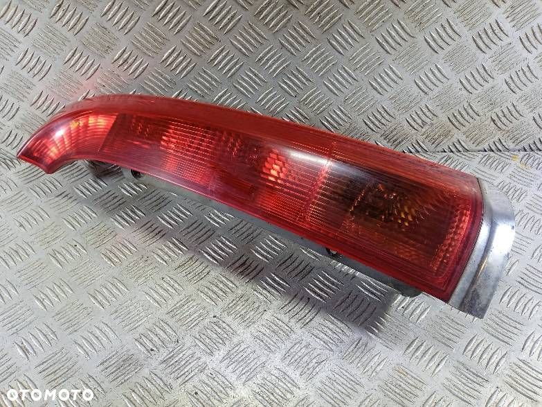 LAMPA PRAWA TYLNA HONDA STREAM - 1