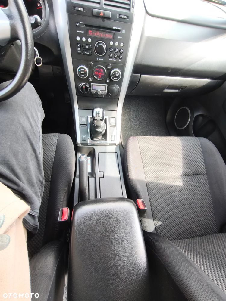 Suzuki Grand Vitara 2.0 - 8