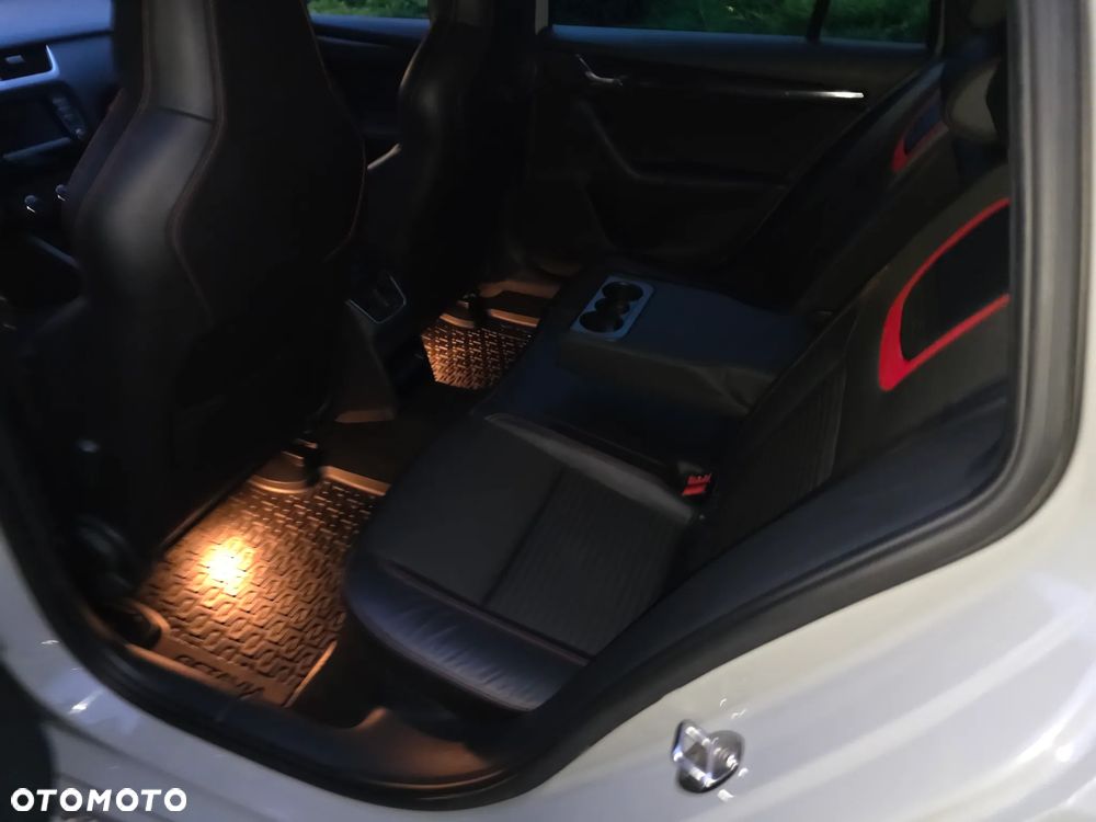 Skoda Octavia 2.0 TDI 4x4 RS DSG - 23