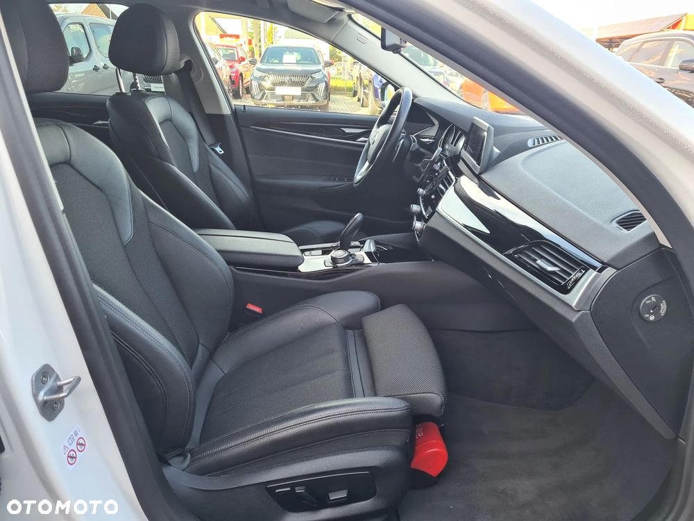 BMW Seria 5 520i Sport Line sport - 34