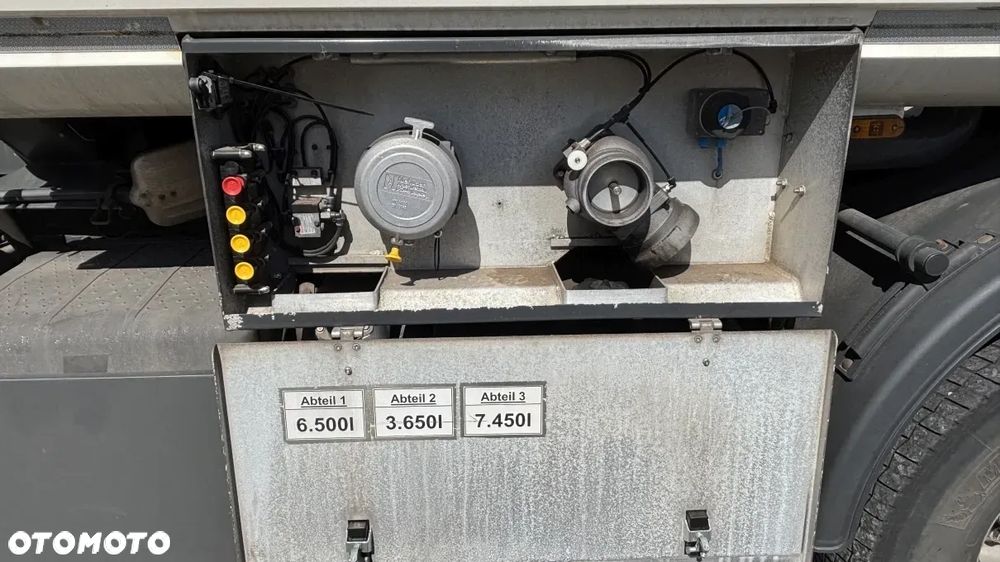 Mercedes-Benz 2548 - 21