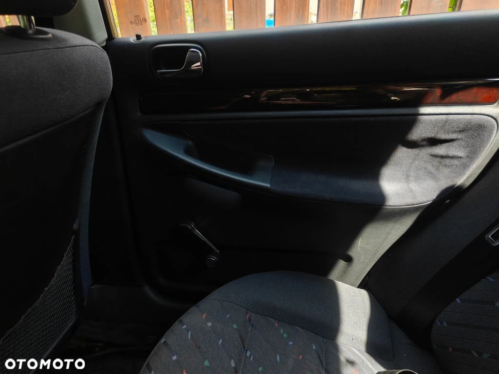 Audi A4 Limousine - 8