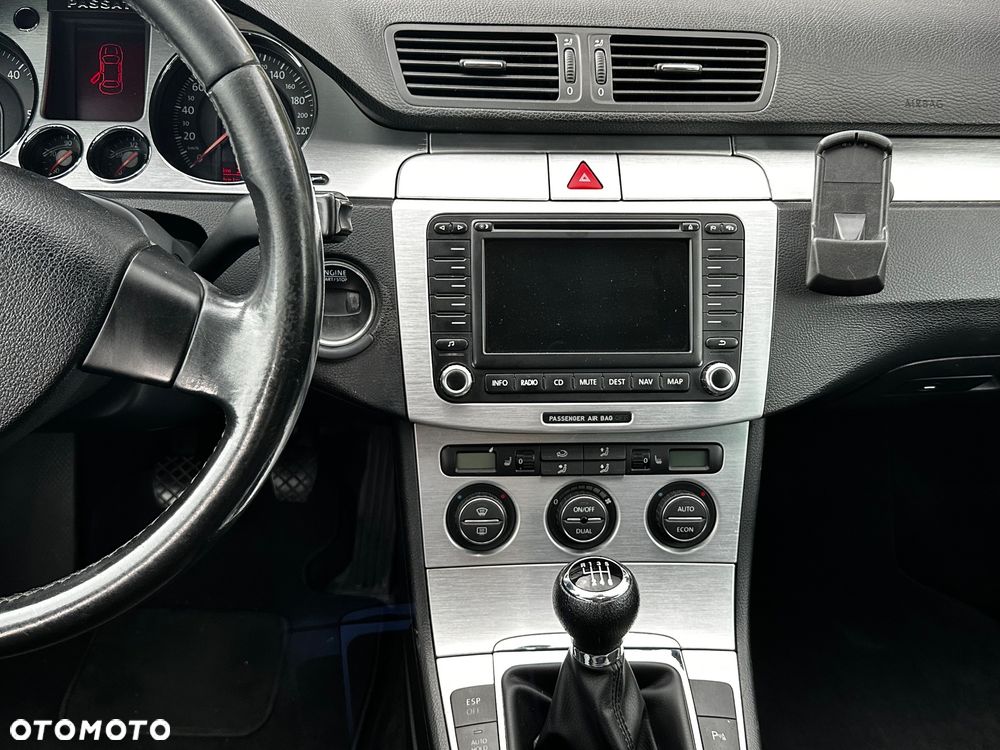 Volkswagen Passat 2.0 TDI Individual - 16