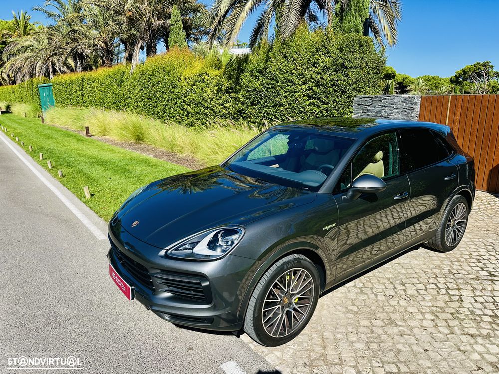 Porsche Cayenne - 1