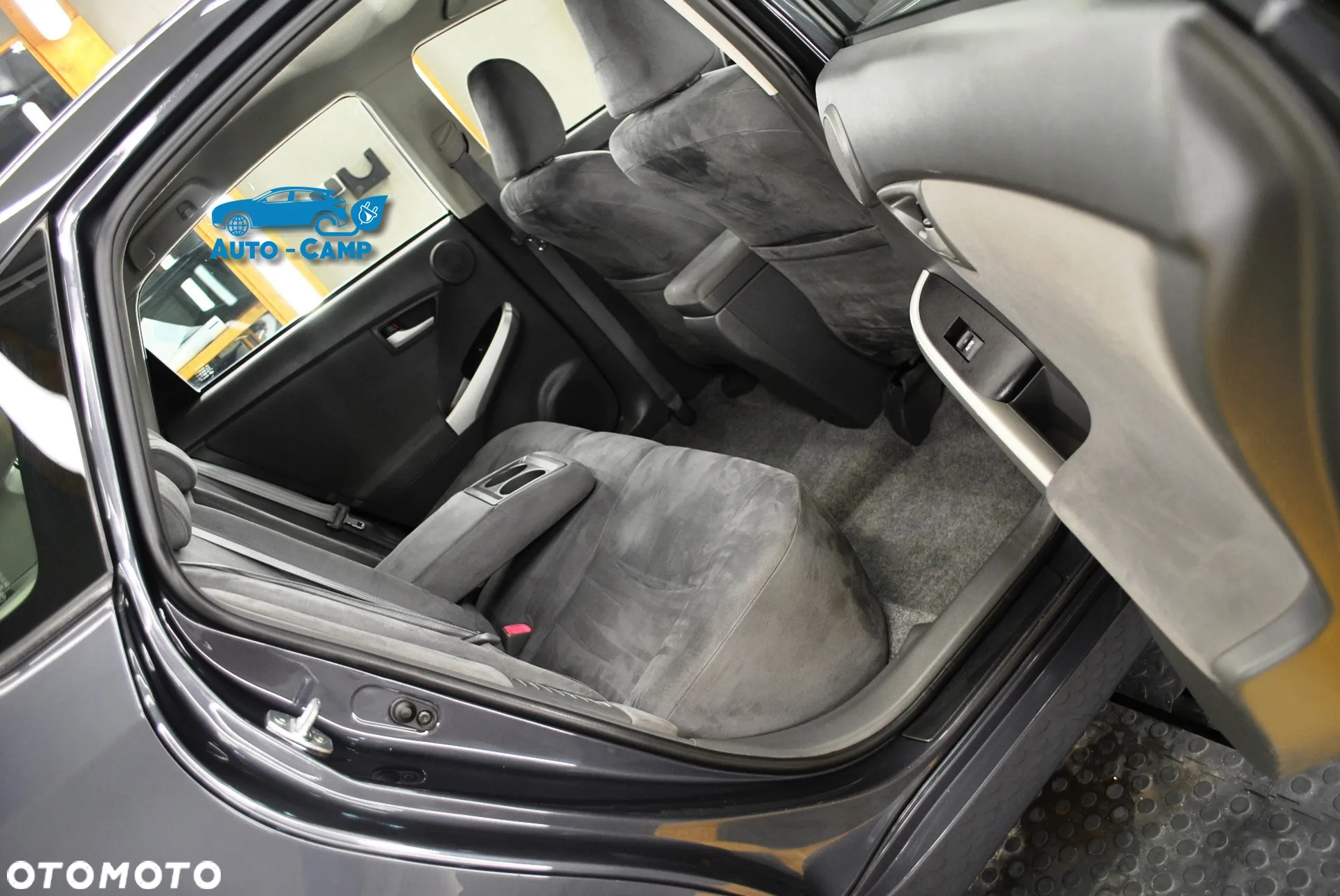 Toyota Prius 1.8 HSD Premium - 19