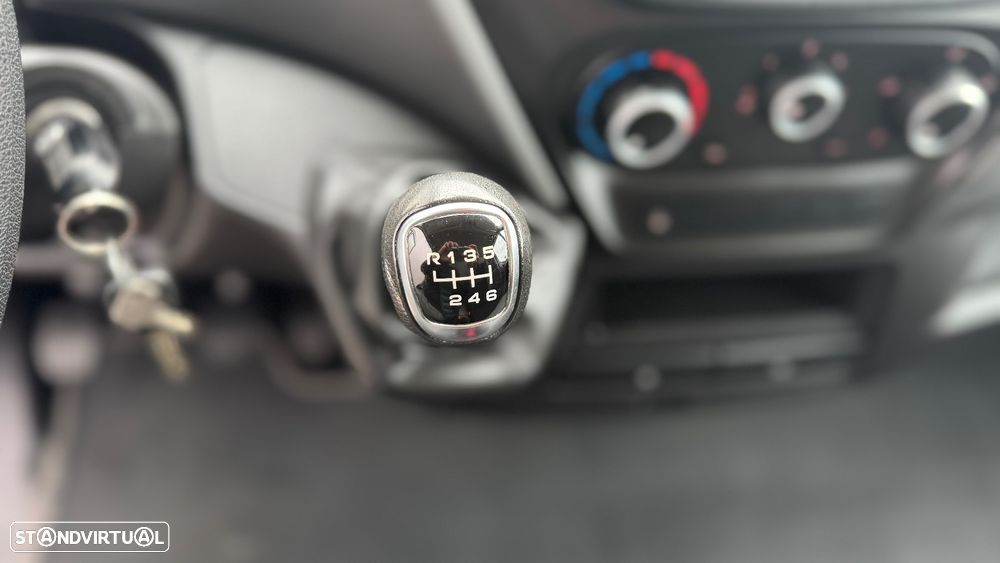 Iveco Daily 3.0 35S16H C/ Plat. Elevatória - 19