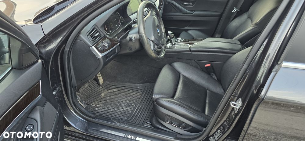 BMW Seria 5 530d xDrive - 12