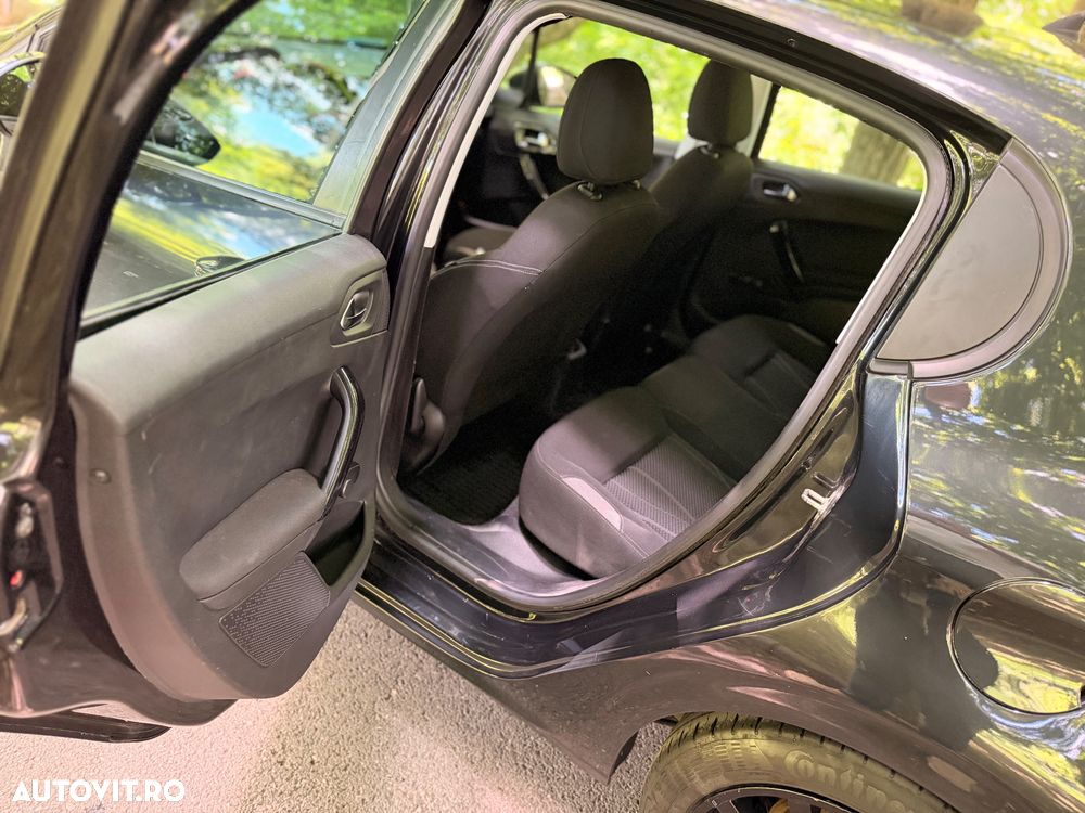 Peugeot 208 - 15