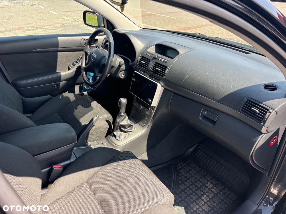 Toyota Avensis 1.8 VVT-i Combi - 17