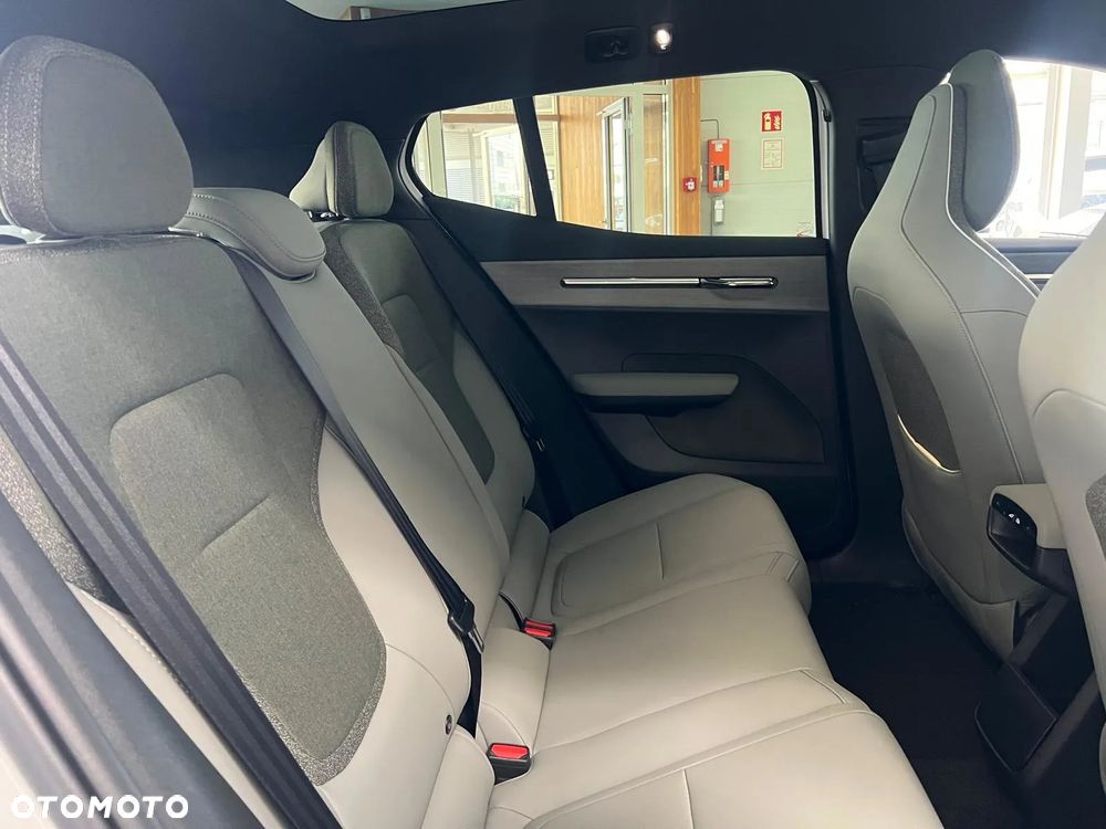 Volvo EX30 69kWh Twin Motor Ultra Black Edition - 25