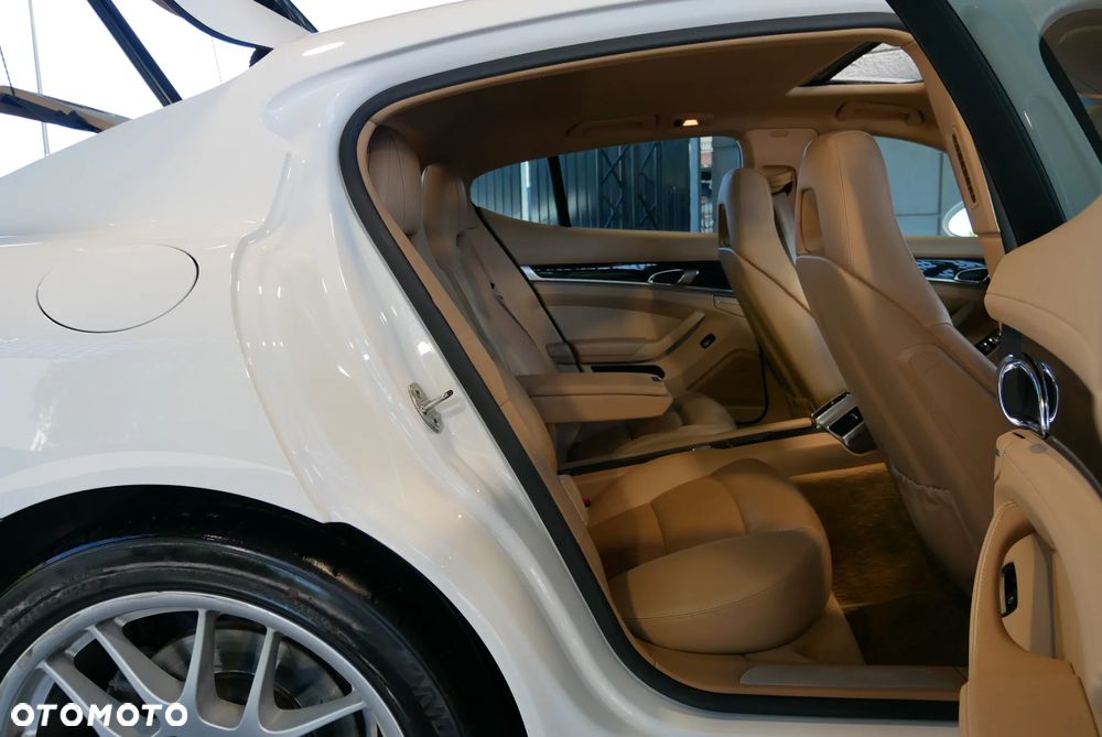 Porsche Panamera 4 - 11