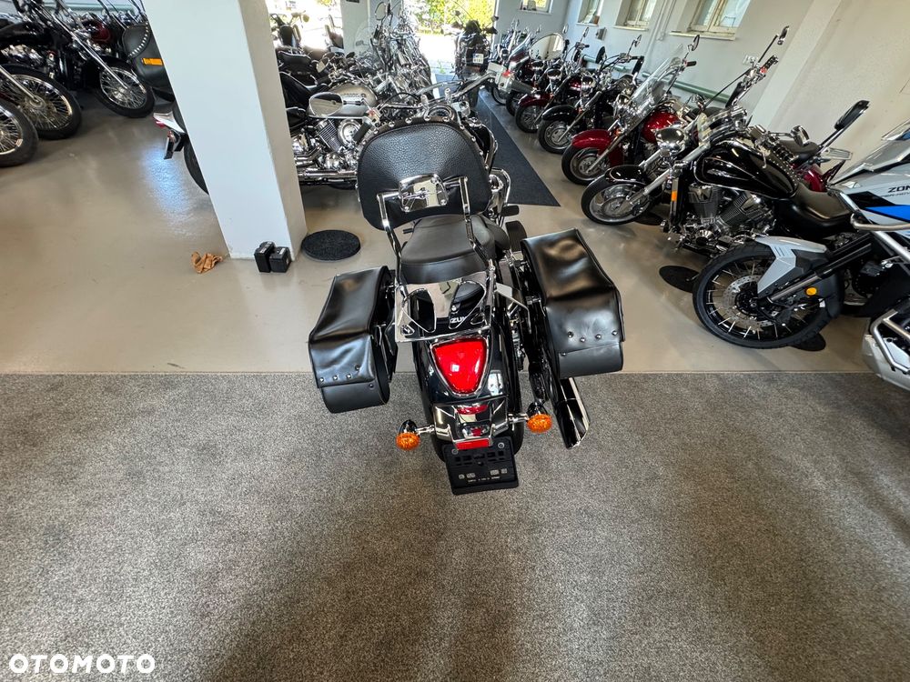 Suzuki Intruder - 14