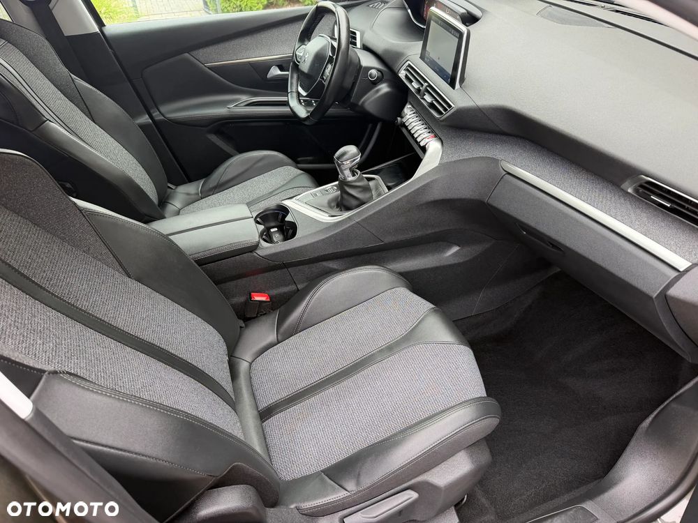 Peugeot 3008 1.2 PureTech Allure Pack S&S - 19