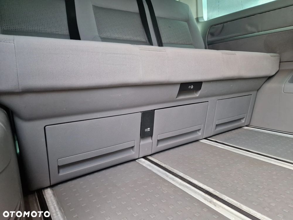 Volkswagen Multivan - 23