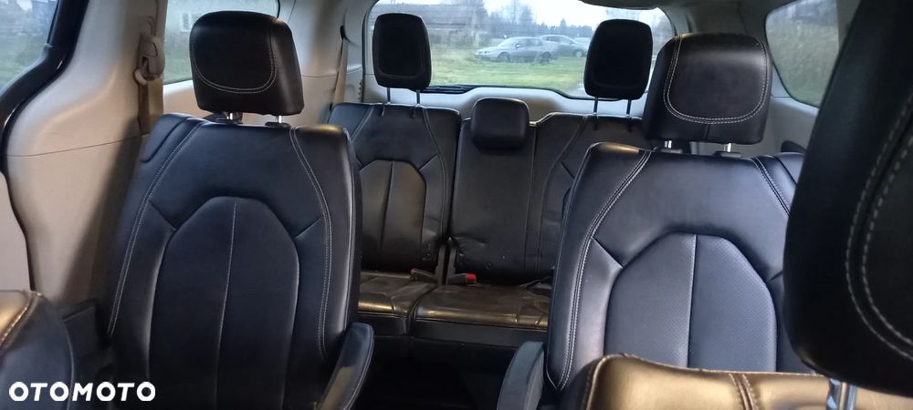 Chrysler Pacifica - 13