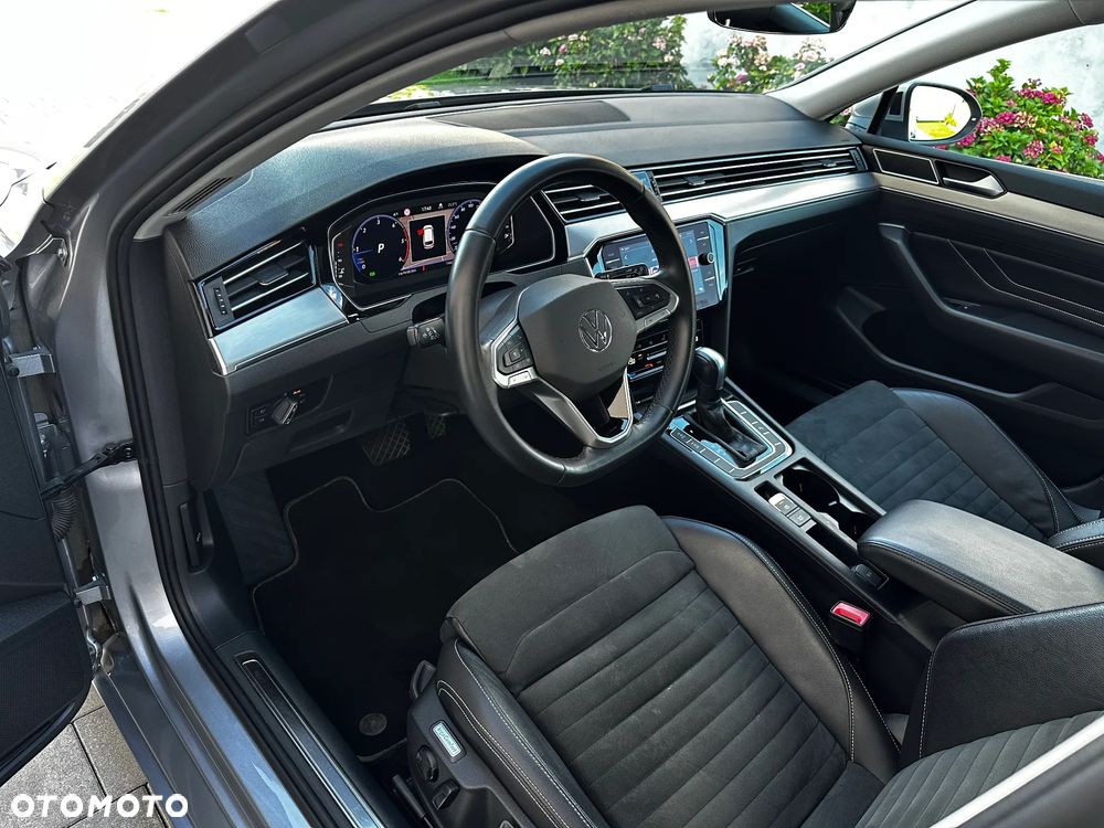 Volkswagen Passat 2.0 TDI Elegance DSG - 9