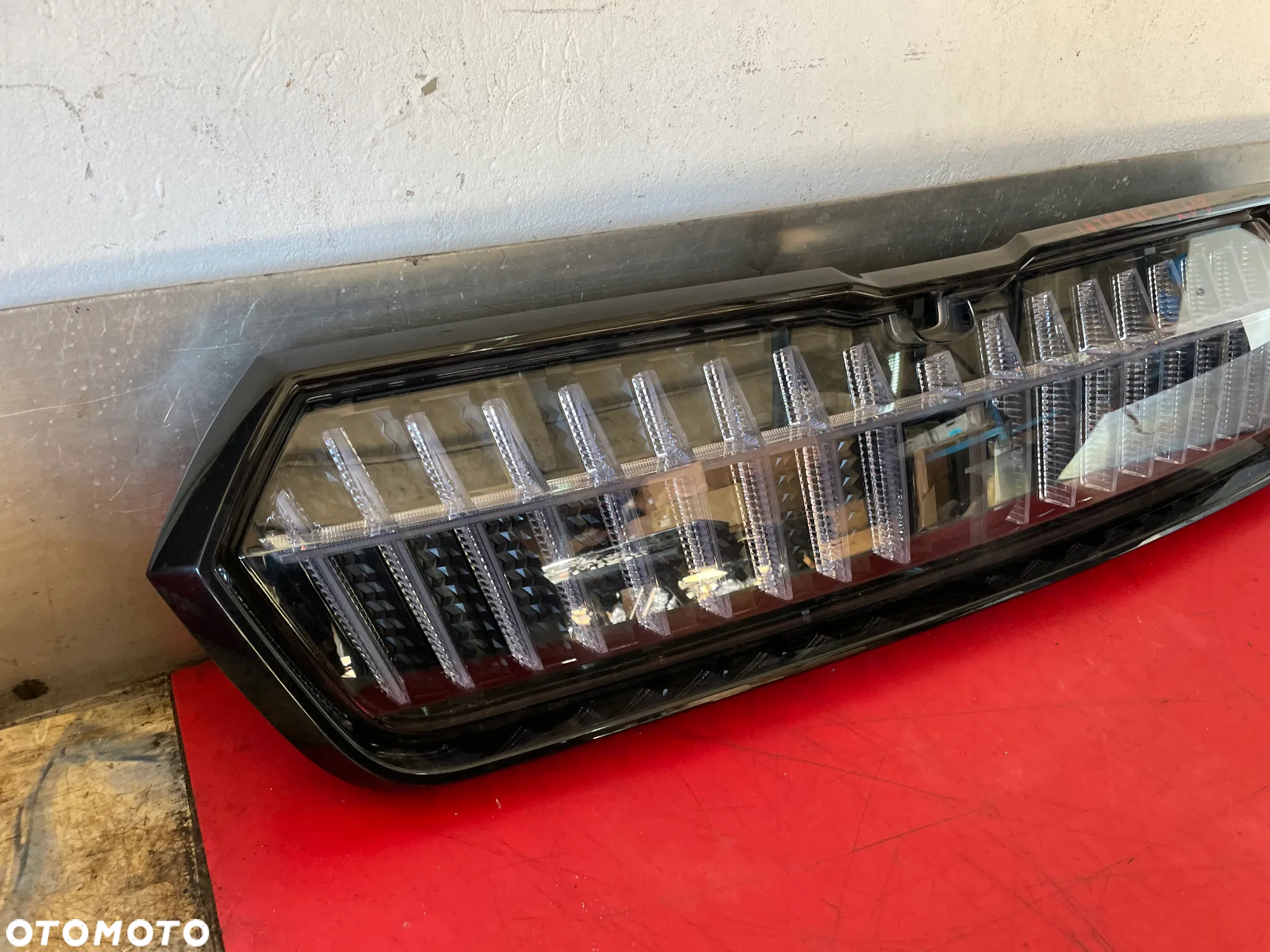SKODA ENYAQ LED  GRILL ATRAPA ZDERZAKA - 3