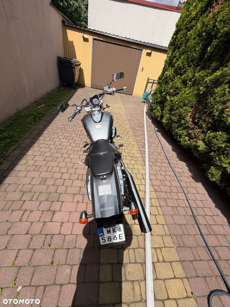 Suzuki Intruder - 8