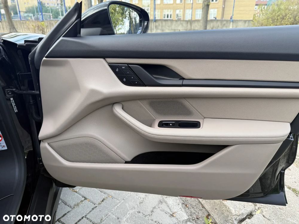 Porsche Taycan 4 Cross Turismo - 10