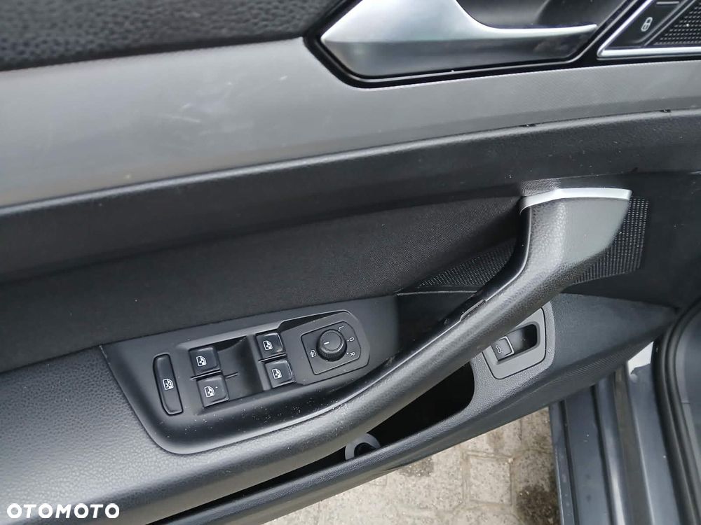Volkswagen Passat 2.0 TDI (BlueMotion Technology) Comfortline - 23