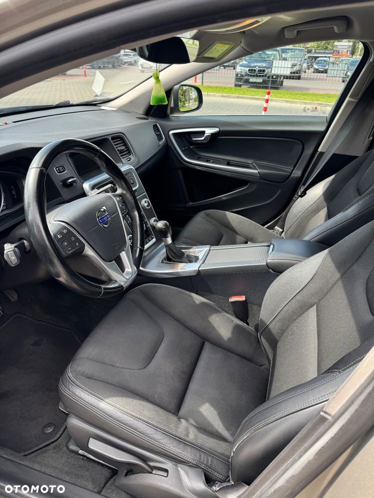 Volvo S60 T3 Momentum - 8