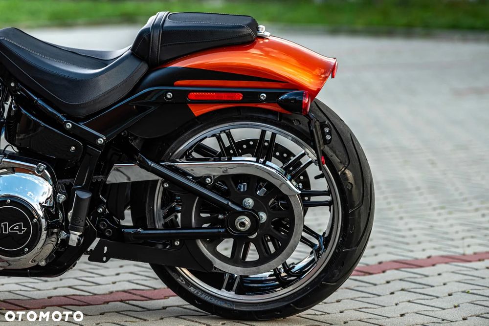 Harley-Davidson Softail Breakout - 30