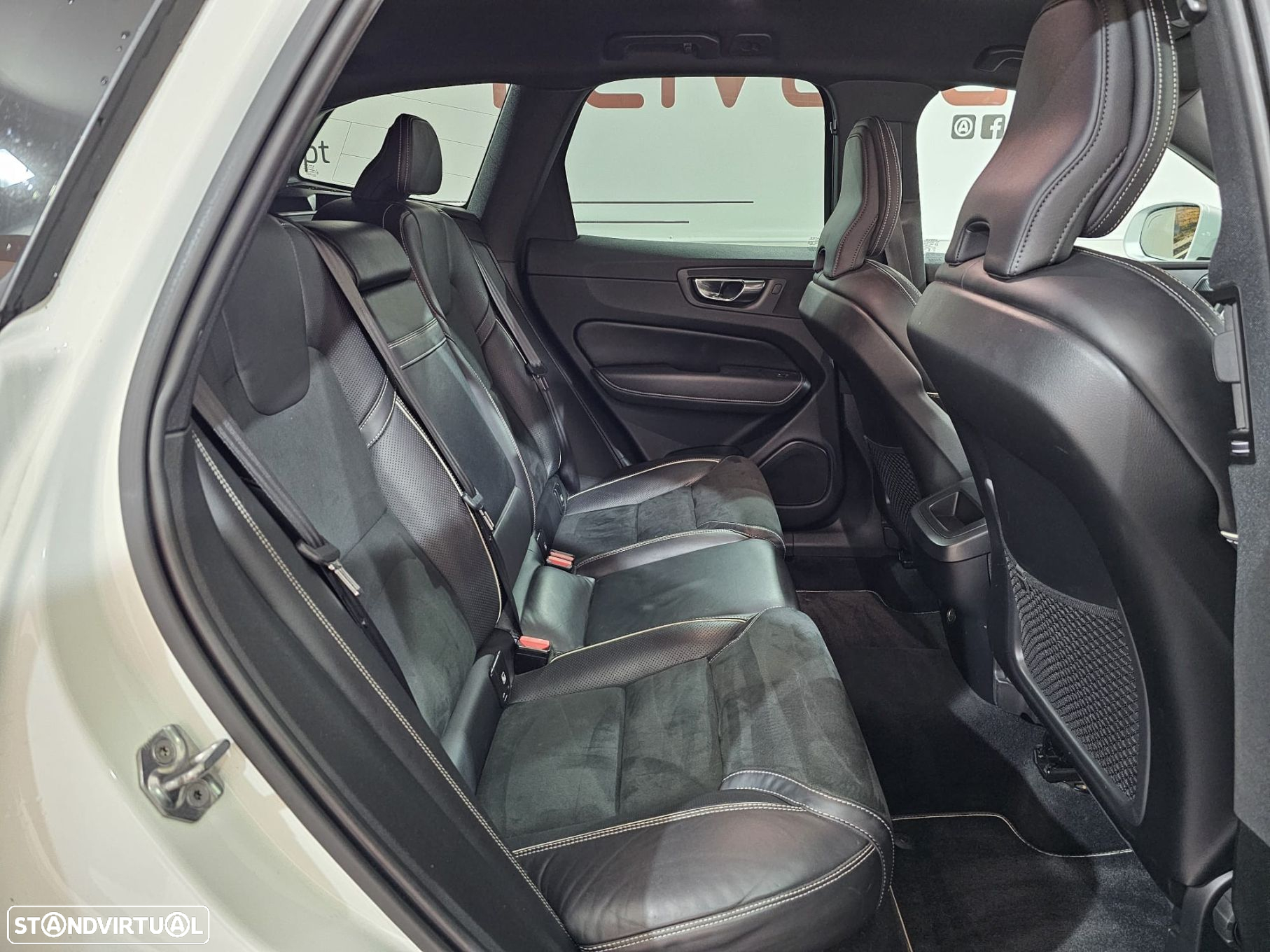 Volvo XC 60 2.0 D4 R-Design Geartronic - 8