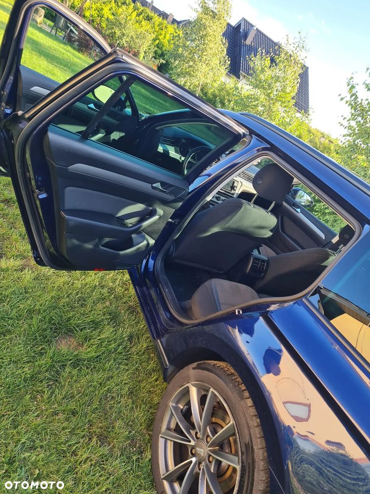 Volkswagen Passat 1.6 TDI (BlueMotion Technology) Comfortline - 24