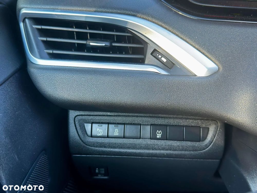 Peugeot 208 82 PureTech Style - 15