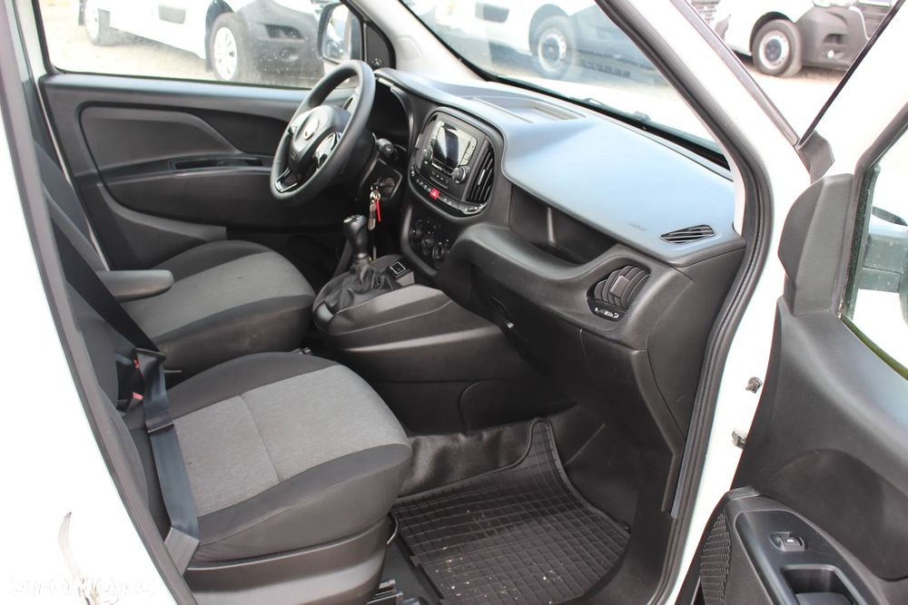 Fiat DOBLO 1.3 multijet 95KM / KLIMA /NAWIGACJA / B.DRZWI/ SERWIS FR/ IDEALNY STAN / - 10