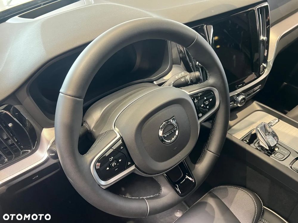 Volvo V60 B4 B Ultimate Dark - 32