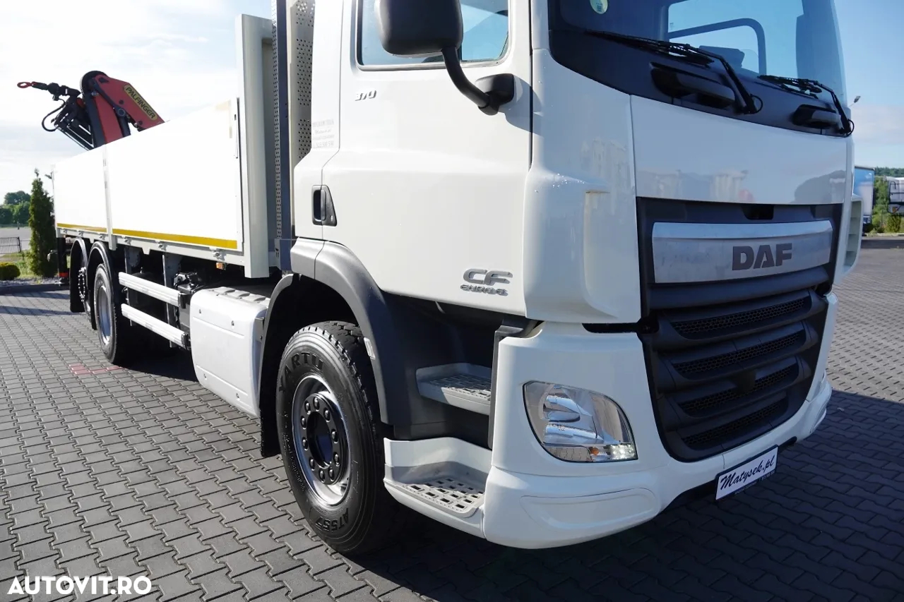 DAF CF 370 / 6x2 / PANEL - cutie: 6,4 m / + HDS PALFINGER PK 18002 - max. 6.000 kg / PILOT / EURO 6 / AXĂ RIDICATĂ - 10