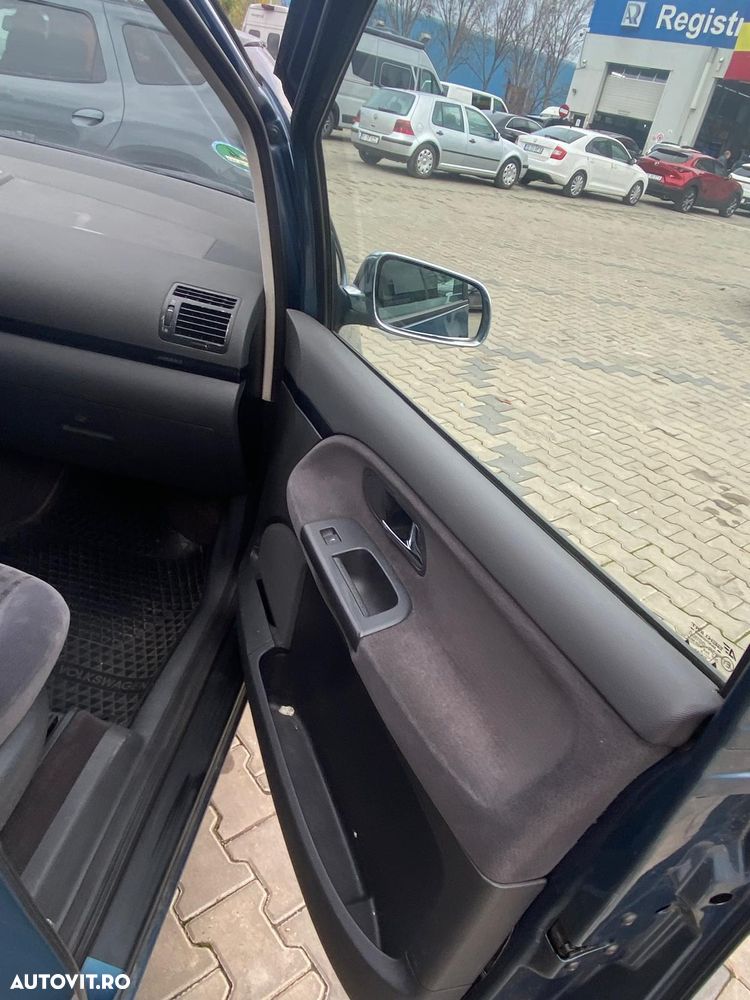 Volkswagen Sharan 1.9 TDI Comfortline Family - 11