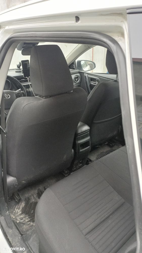 Toyota Auris 1.8 L VVT-i Luna - 5