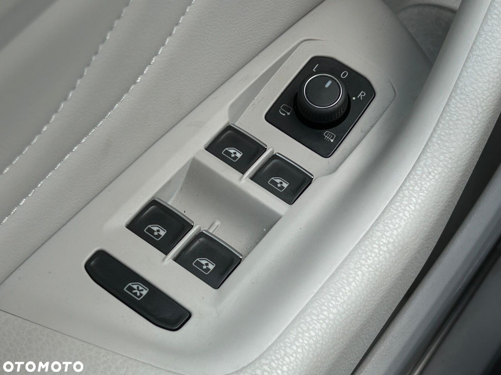 Volkswagen Passat 2.0 TDI EVO Elegance - 17