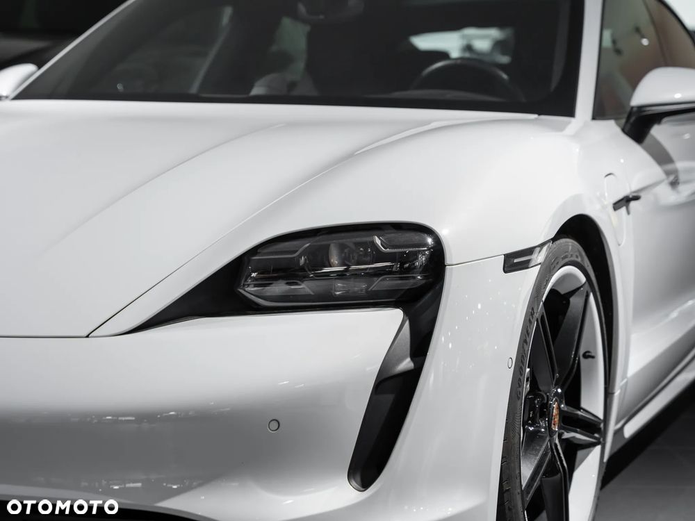 Porsche Taycan Turbo - 19