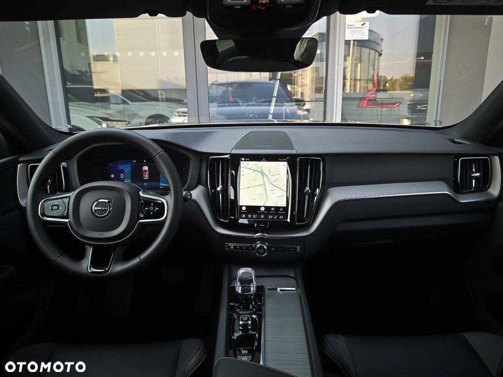 Volvo XC 60 B4 B Plus Dark - 18