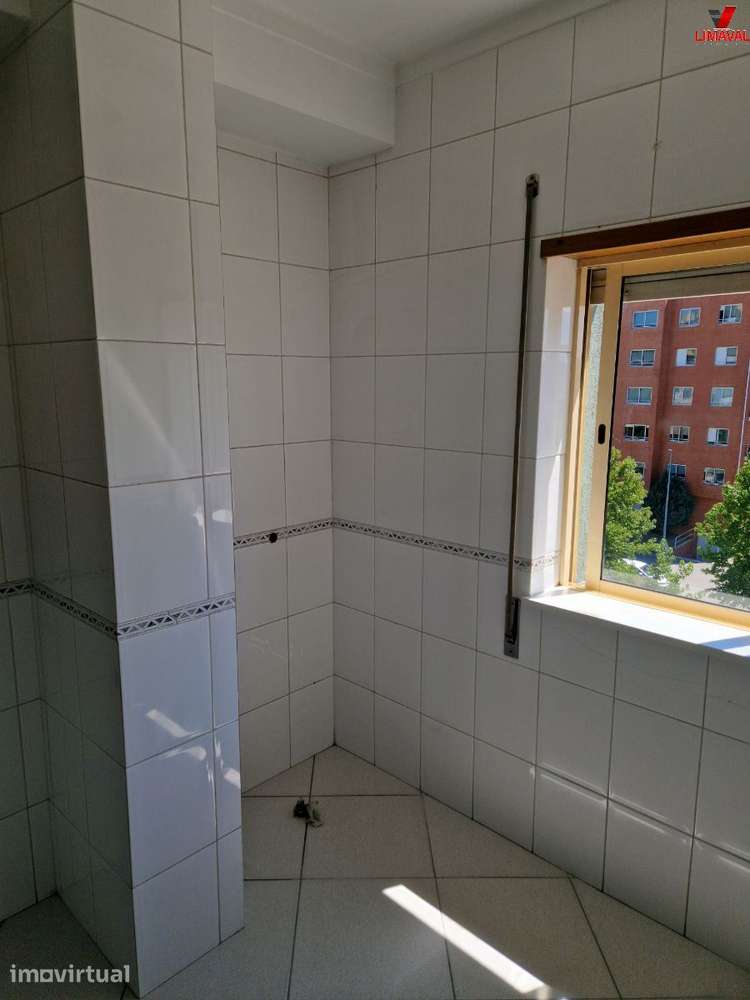 T2 Nogueiró com Eletrodomésticos e Lugar de Garagem - Grande imagem: 3/17