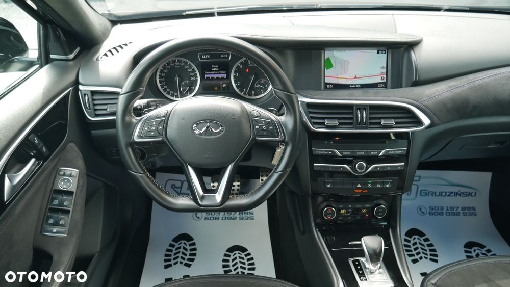 Infiniti Q30 - 8