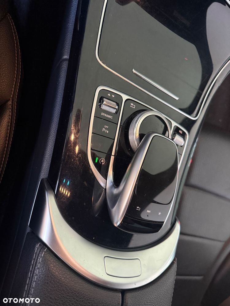 Mercedes-Benz Klasa C 200 4-Matic 9G-TRONIC - 24