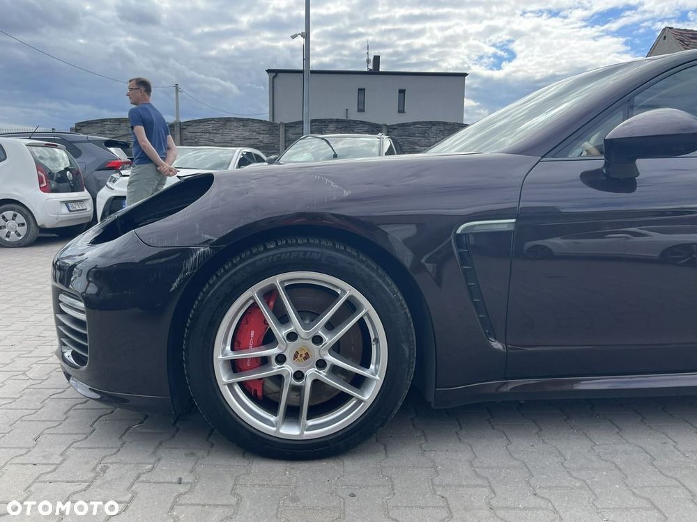 Porsche Panamera GTS PDK - 10
