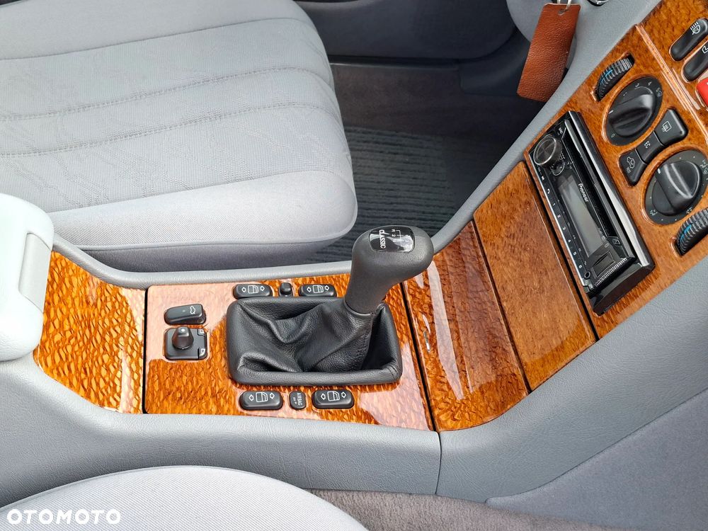 Mercedes-Benz Klasa E 240 Classic - 20