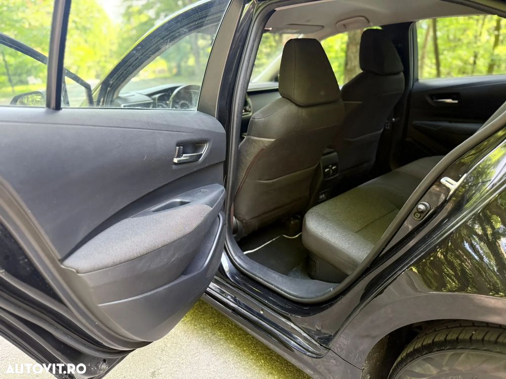 Toyota Corolla 1.8 HSD Business - 11