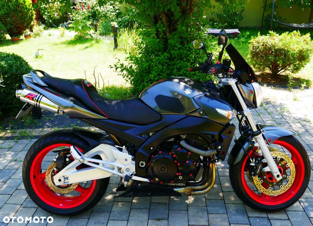 Suzuki GSR - 2