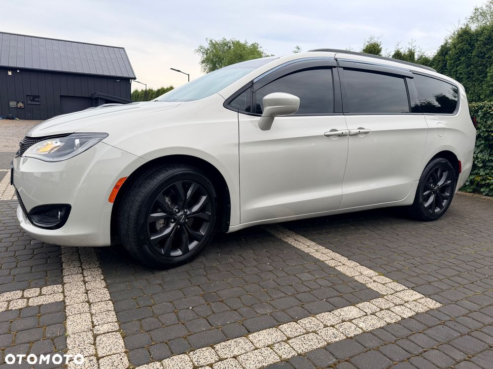 Chrysler Pacifica - 3
