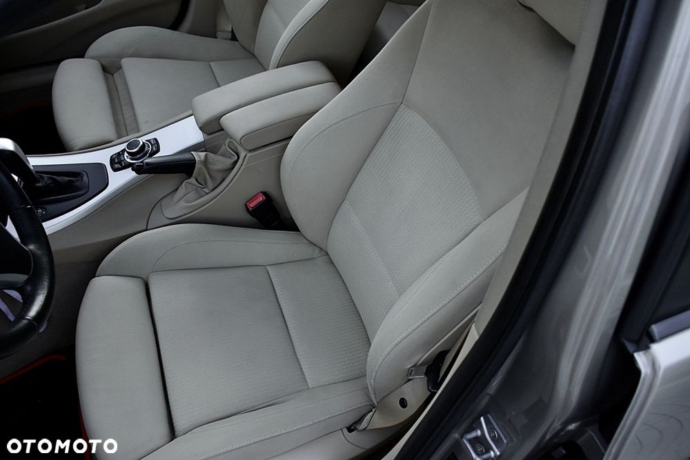 BMW Seria 3 320i Edition Sport - 33