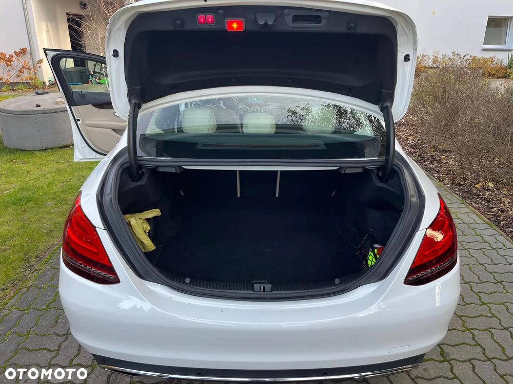 Mercedes-Benz Klasa C 300 4Matic 9G-TRONIC Exclusive - 20