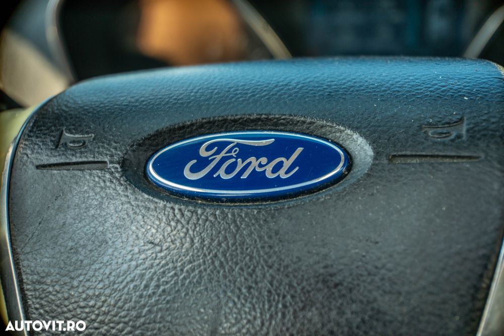 Ford Kuga 2.0 TDCi 4WD Powershift Titanium - 12