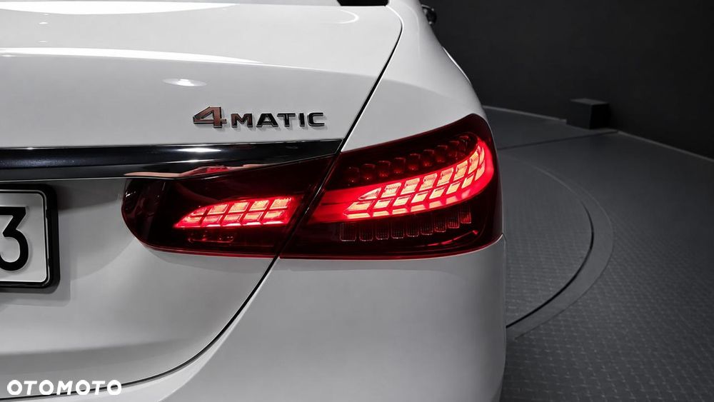 Mercedes-Benz Klasa E 300 9G-TRONIC AMG Line - 23