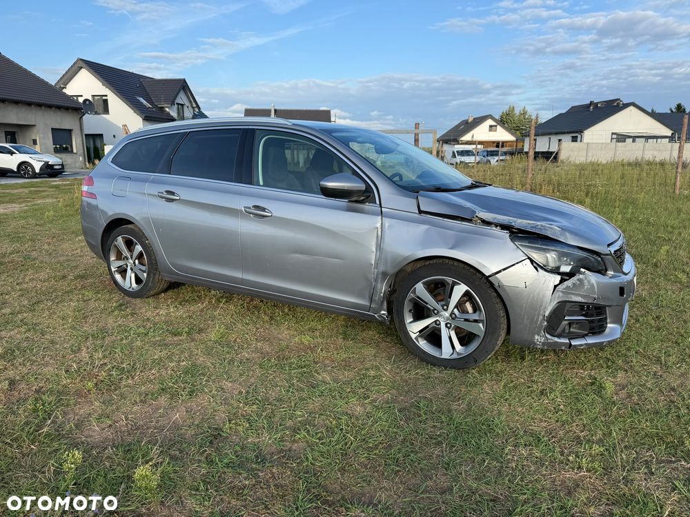 Peugeot 308 BlueHDi 130 EAT8 Black Edition - 4